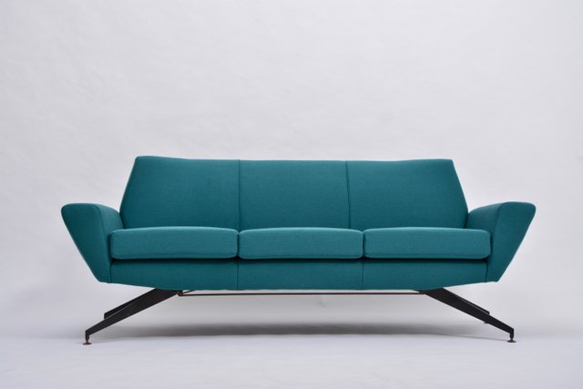 Sofa Mit Metallgestell