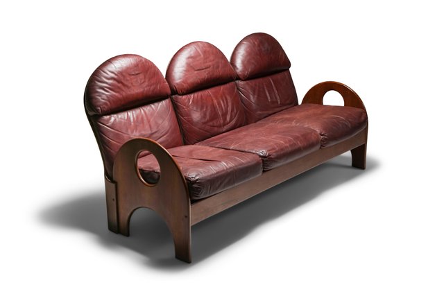 arcata walnut burgundy leather sofa by gae aulenti for poltronova 1968
