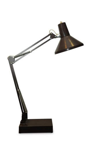 articulated desk lamp