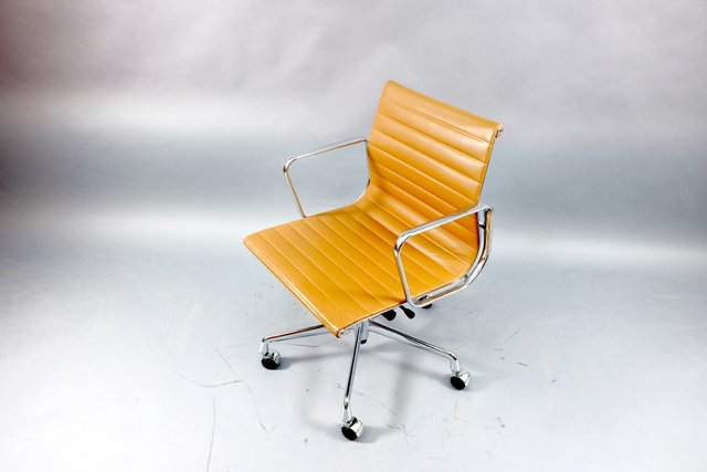 Mid Century Model Ea 117 Swivel Chair By Charles Ray Eames For Vitra For Sale At Pamono
