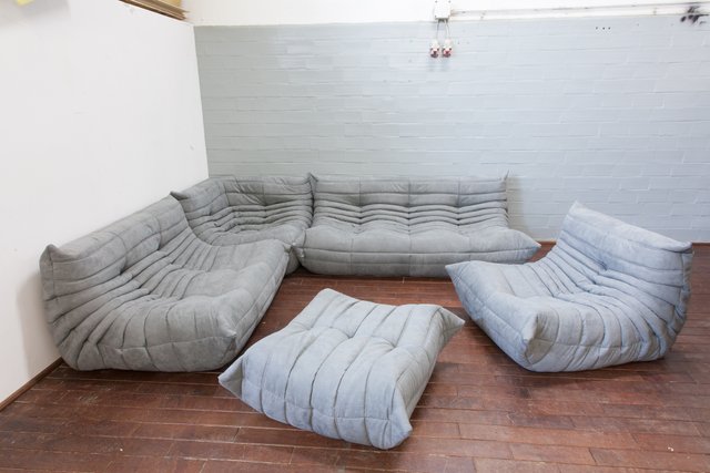 Hellgraues Togo Wohnzimmer Set aus Leder von Michel Ducaroy für Ligne