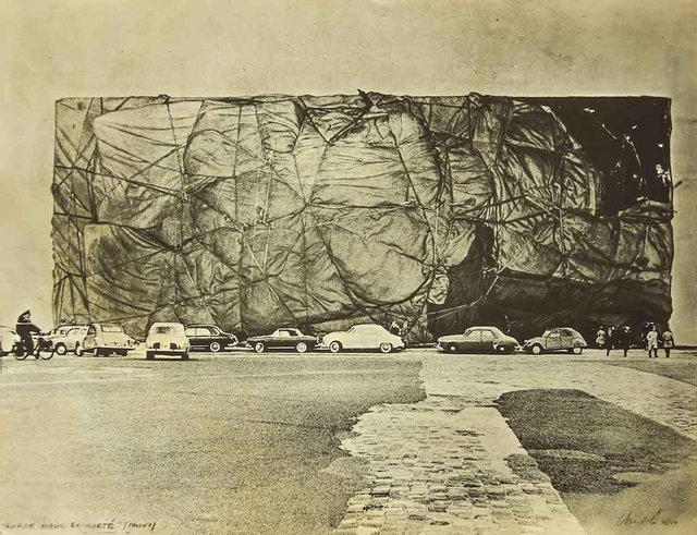 christo-public-building-