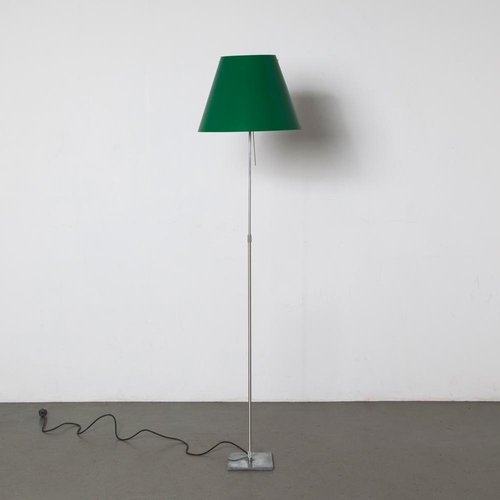 Grüne Costanza D13 Stehlampe von Paolo Rizzatto für Luceplan bei Pamono