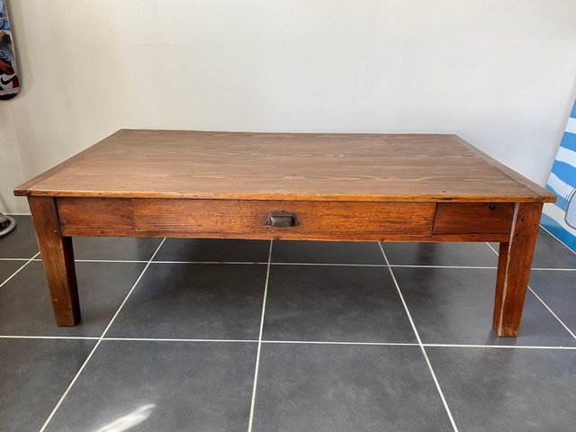Large Pine Coffee Table / Large Square Coffee Table In Sold Pine 1960s 143444 - A large pine coffee table.