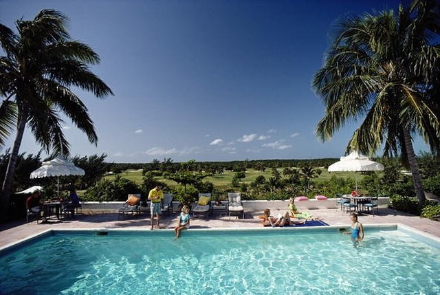 Cotton Bay, Bahamas, Slim Aarons, 20th Century, Photograph for sale at  Pamono
