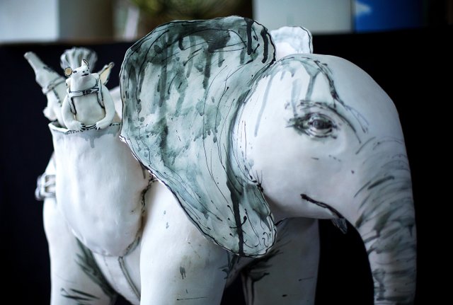 Statue éléphant Porcelaine Statuette éléphant Mère Et Bébé En Céramique Blanche – Décoration Salon Ou Chambre – 18 Cm – Cadeau Fête Des Mères, Anniversaire Sculpture Céramique Blanc