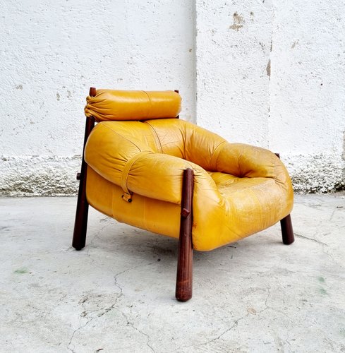 Poltrona MP-81 Mid-Century de jacaranda y cuero de Percival Lafer