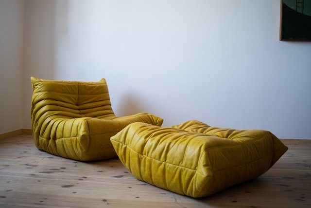 Vintage Yellow Pull Up Dubai Leather Togo Lounge Chair And Ottoman Set By Michel Ducaroy For Ligne Roset 1970s Set Of 2 For Sale At Pamono
