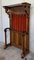 Mobiletto da ingresso grande in legno di noce massiccio intagliato con velluto rosso, Immagine 3