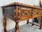 Französischer Louis XV Schreibtisch aus geschnitztem Nussholz mit drei Schubladen, 20. Jh 10