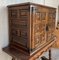 Mueble español de nogal tallado y camilla de hierro, siglo XIX, Imagen 6