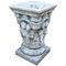 Klassische Urne aus Terrakotta im römischen Stil 1