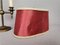 Lámpara de mesa Regency vintage de latón y satén en rojo, años 40, Imagen 14