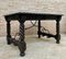 Spanischer Barock Tisch mit Solomonischen Beinen aus dunklem Nussholz mit geschnitzter Struktur und Eisentrage 1