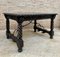Spanischer Barock Tisch mit Solomonischen Beinen aus dunklem Nussholz mit geschnitzter Struktur und Eisentrage 3