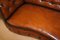 Divano Chesterfield Regency in pelle color whisky tinto a mano, Immagine 10