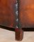 Divano Chesterfield Regency in pelle color whisky tinto a mano, Immagine 15