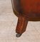 Sofá Chesterfield Club vintage de cuero burdeos con patas torneadas, Imagen 14