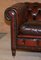 Vintage Ochsenblut Bordeaux Leder Chesterfield Club Sofa auf gedrechselten Beinen 9