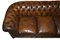 Englisches handgefärbtes englisches Chesterfield Club Sofa aus zigarrenbraunem Leder, 1950er 7