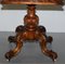 Table d'Appoint Victorienne en Noyer avec Socle et Pieds Sculptés 10