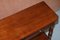 Mesa auxiliar estadounidense de madera dura con cajón doble de Ralph Lauren, Imagen 6