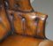 Butaca de orejas Chesterfield victoriana de cuero marrón, Imagen 7
