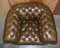 Divano Chesterfield vintage in pelle verde oliva con poltrona, set di 2, Immagine 14