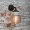 Lampada da parete vintage industriale in porcellana bianca, vetro a strisce e ottone, Immagine 6