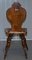 Viktorianische Poker Hall Stühle mit Rückenlehnen in Wappen-Optik, 2er Set 13