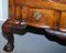 Baúl o cajonera vintage de madera tallada con cajón y patas en forma de garra y bola, Imagen 10