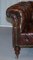 Sofá Chesterfield victoriano serpentino de cuero marrón teñido a mano, Imagen 8