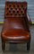 Chaise longue o sofá cama Chesterfield victoriano de cuero marrón, Imagen 12