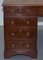 Doppelseitiger George III Partner-Schreibtisch aus Nussholz mit Löwenkopfgriffen, 1780er 7