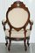 Viktorianischer Show Frame Lion Salon Armlehnstuhl aus geschnitztem Nussholz mit besticktem Bezug 16