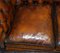 England Handgefärbtes Whiskey Brown 3-Sitzer Chesterfield Club Sofa, 1930er 12