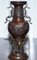 Orientalische Urnen Vasen aus Bronze mit geschwungenen Vogel-Dekorationen, 2er Set 15