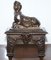 Frühe Louis XVI Französische Bronze Chenets mit Liegender Sphinx, 2er Set 13