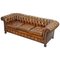 Voll gefedertes Chesterfield Sofa aus gealtertem braunem Leder von Thomas Chippendale 1