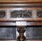 Großes geschnitztes Bücherregal mit verzierten Putten & Löwenfiguren 8