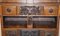Großes geschnitztes Bücherregal mit verzierten Putten & Löwenfiguren 9