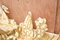 Specchio nuziale decorato raffigurante due tortore che si baciano con decorazioni dorate, Immagine 12