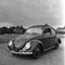 Volkswagen Beetle Parkplatz auf den Straßen, Deutschland 1939, gedruckt 2021 1