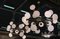 Großer italienischer Mid-Century Sputnik Kronleuchter aus Messing & Opalglas 11