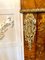 Vitrina victoriana antigua de madera nudosa de nogal con incrustaciones, Imagen 13