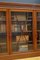 Spätviktorianisches Glasiertes Bücherregal aus Nussholz 5