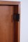 Mid-Century Flurschrank aus Holz mit Eisenbeinen 8