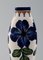 Handbemalte Fayence Vase mit floralen Motiven von Alumina 4