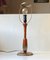 Lámpara de mesa escandinava moderna de nogal y latón, años 50, Imagen 2