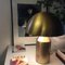 Lámpara de mesa Atollo mediana de metal dorado satinado de Vico Magistretti para Oluce, Imagen 6